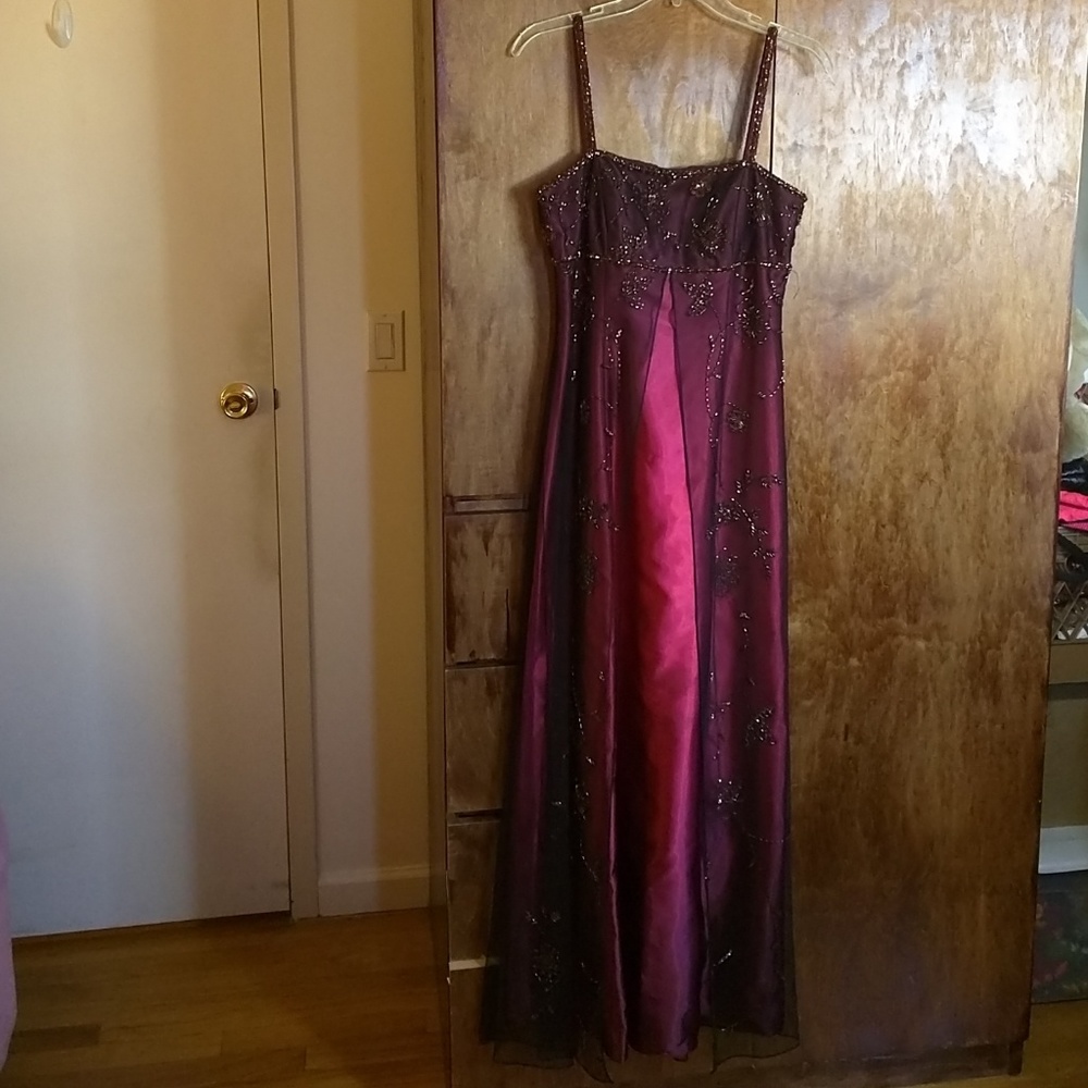 Stunning Betsy & Adam Floor Length Dress